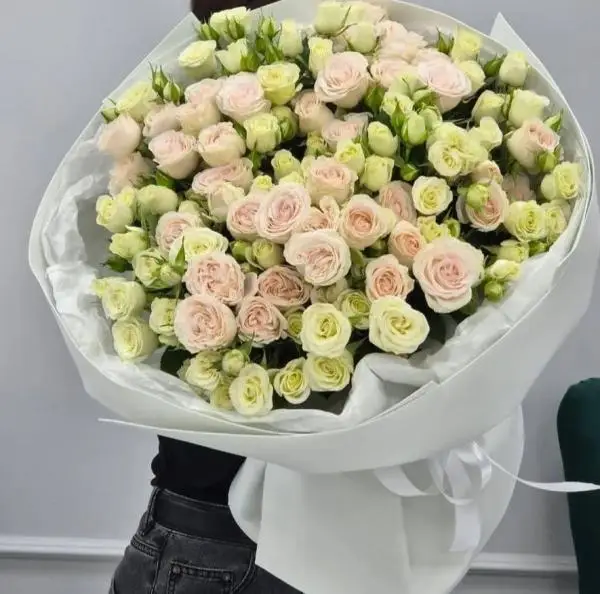 Букет из 25 кустовых роз