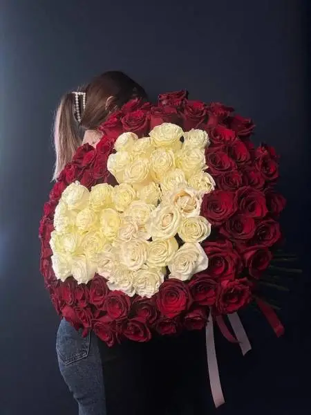 Букет из 101 розы в виде сердца