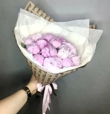 Букет из 15 розовых пионов